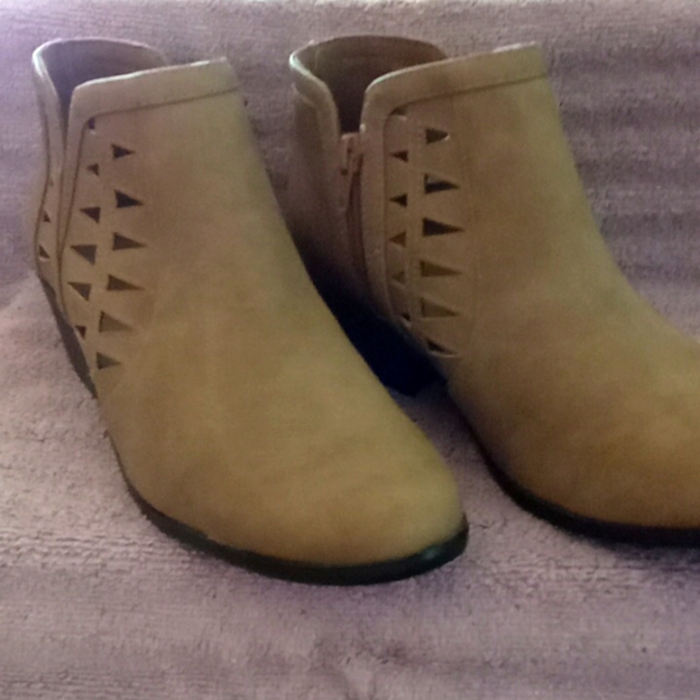 Coconuts by Matisse boots. Size 8.5 new without box